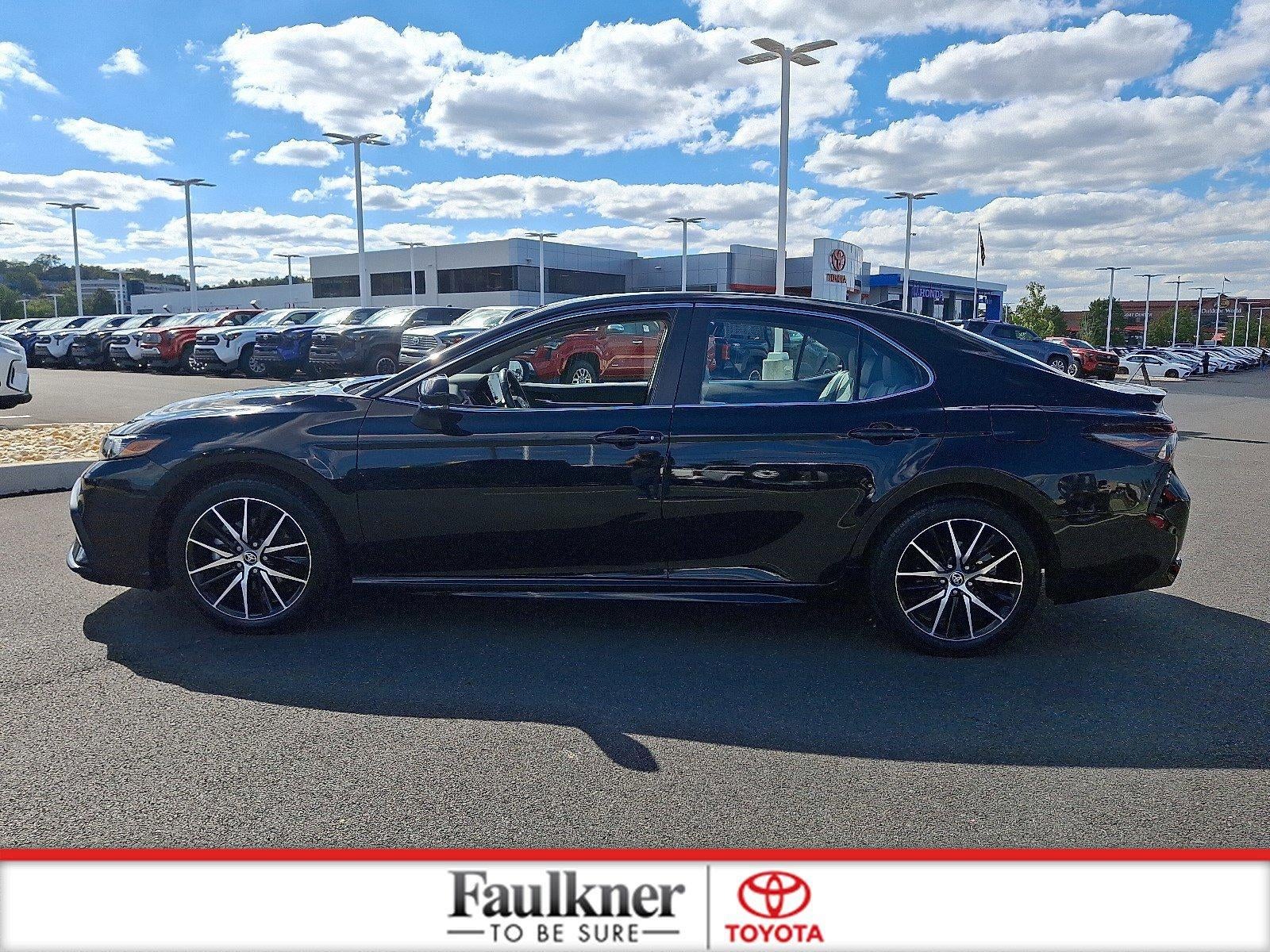 2023 Toyota Camry SE Auto (SE)