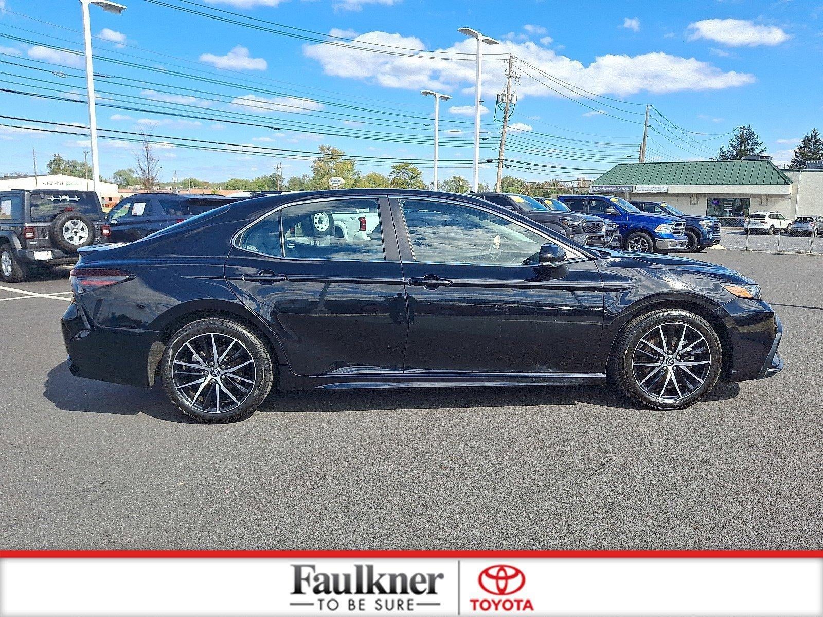 2023 Toyota Camry SE Auto (SE)