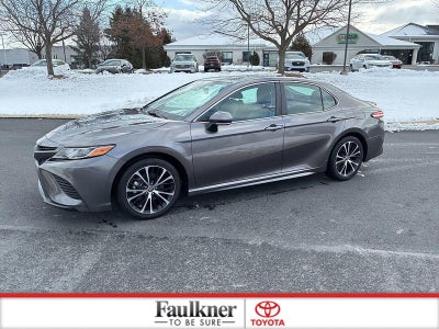 2020 Toyota Camry SE Auto (SE)