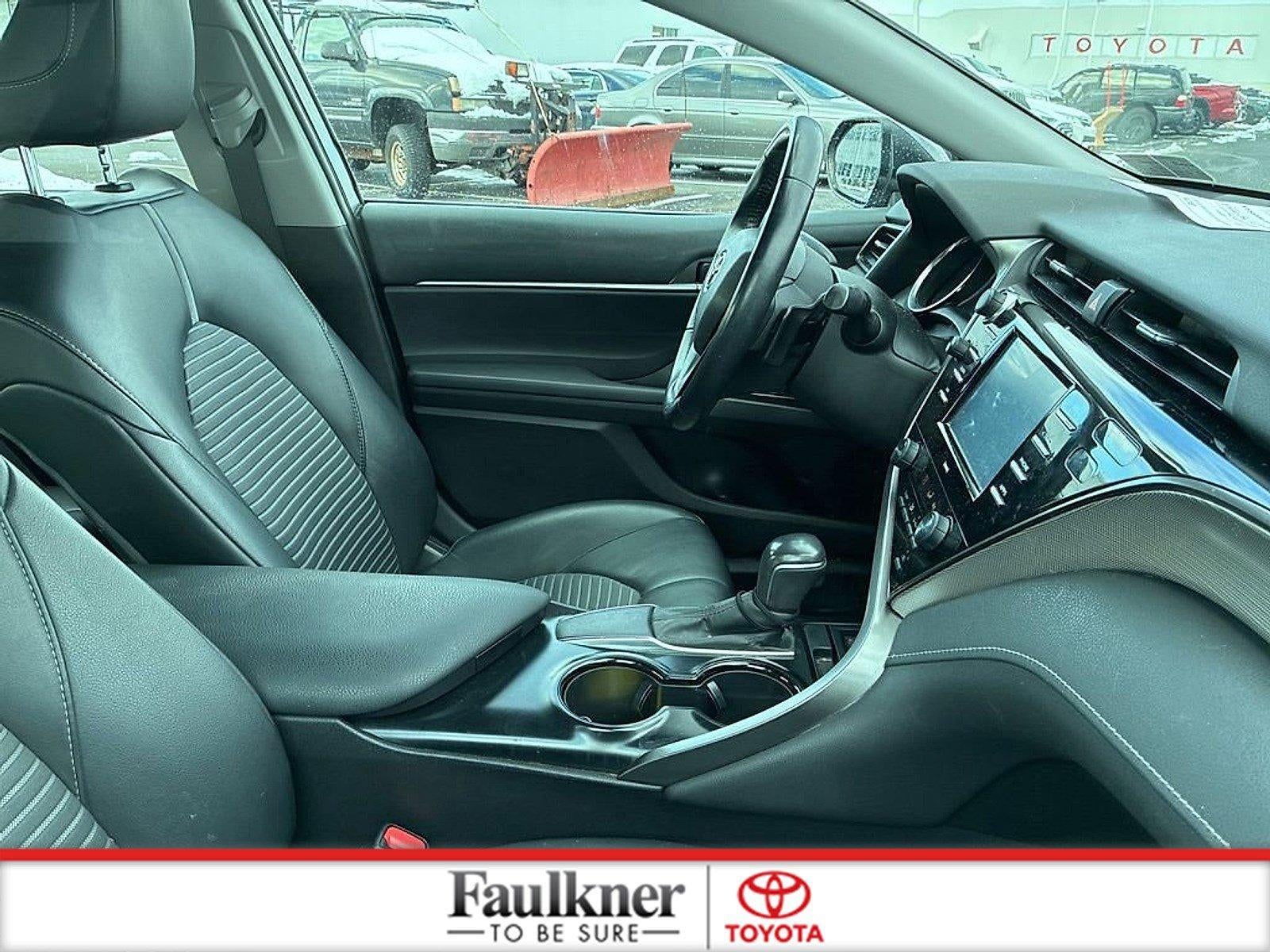 2020 Toyota Camry SE Auto (SE)