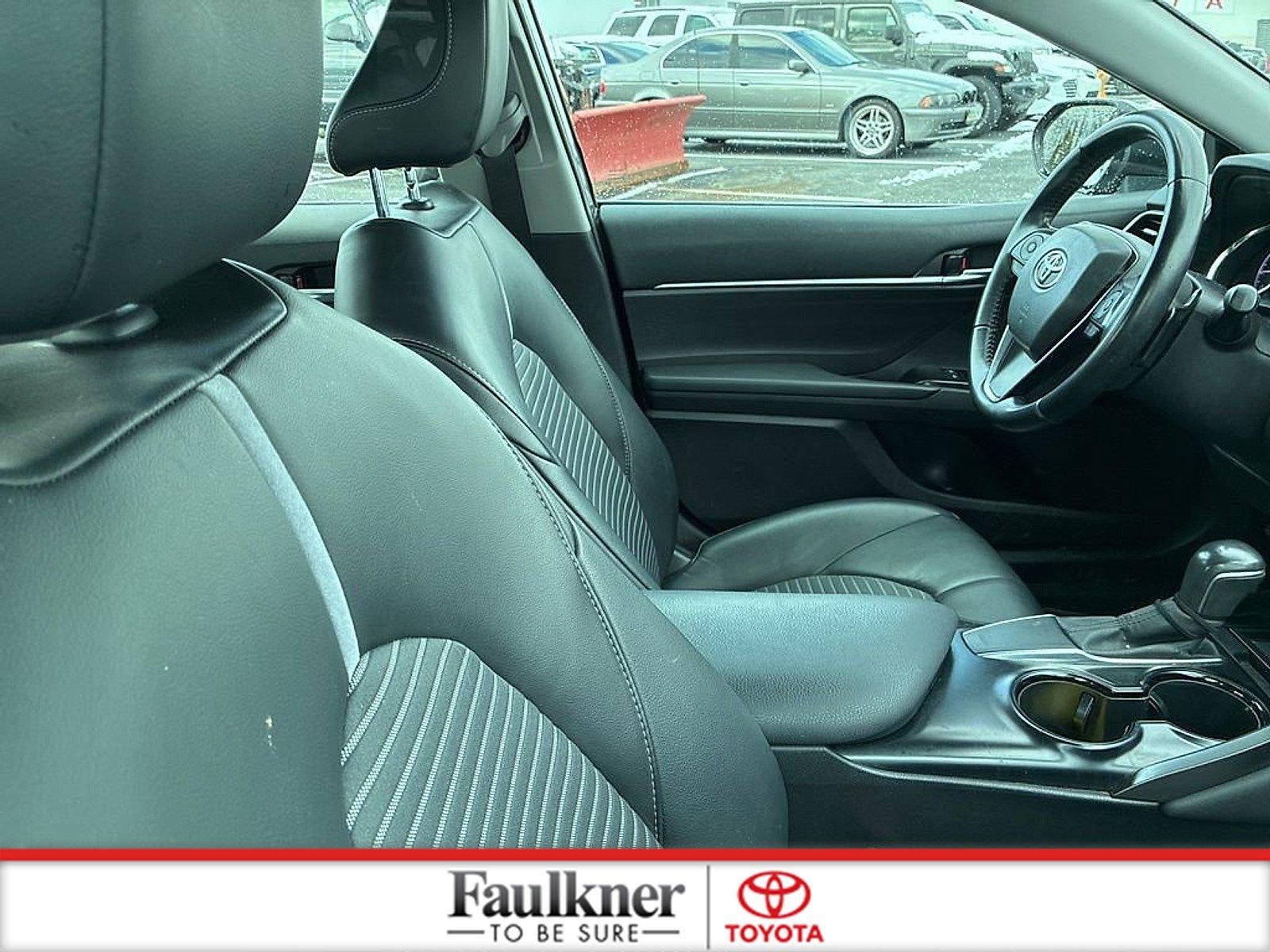 2020 Toyota Camry SE Auto (SE)