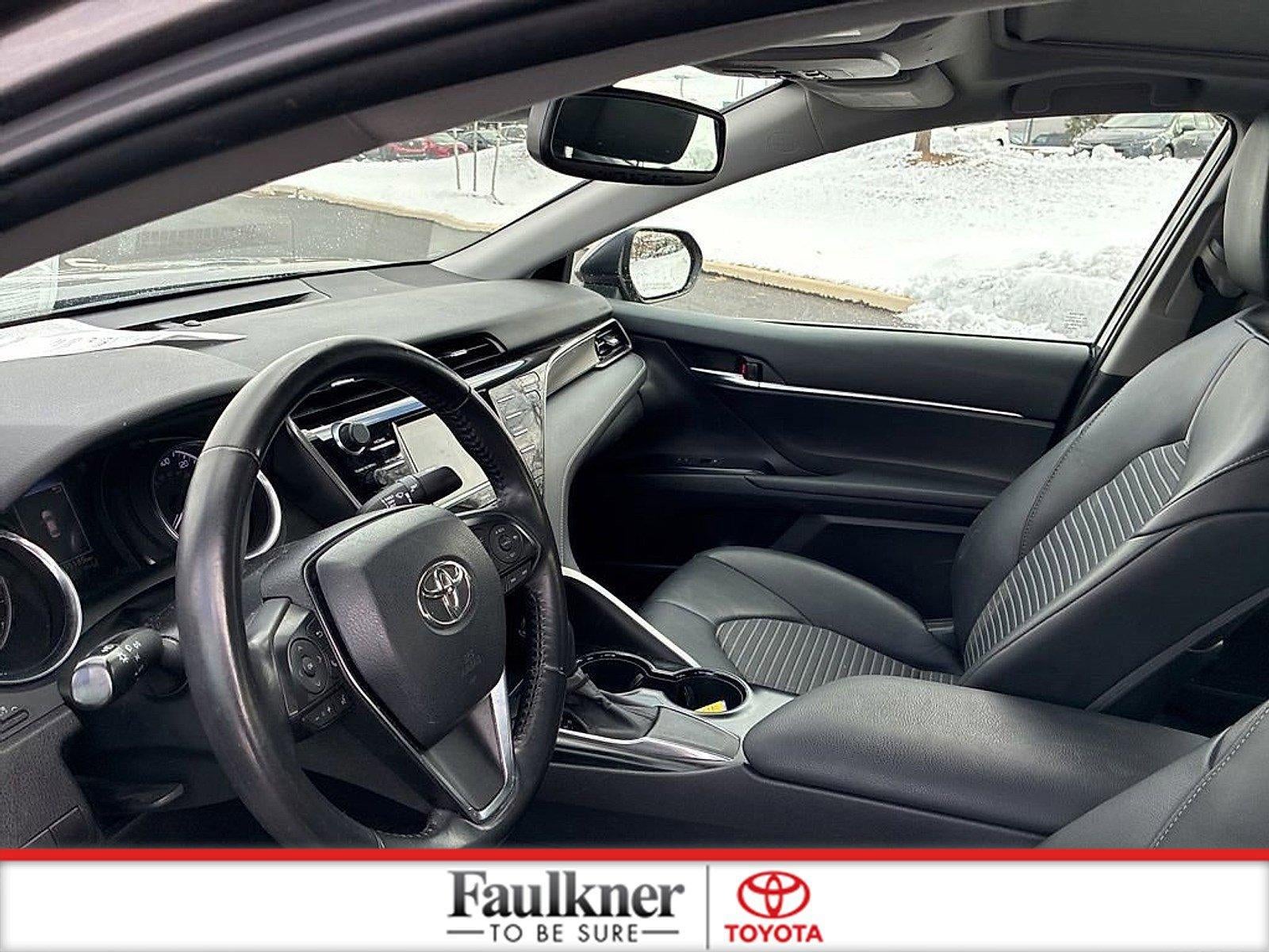 2020 Toyota Camry SE Auto (SE)