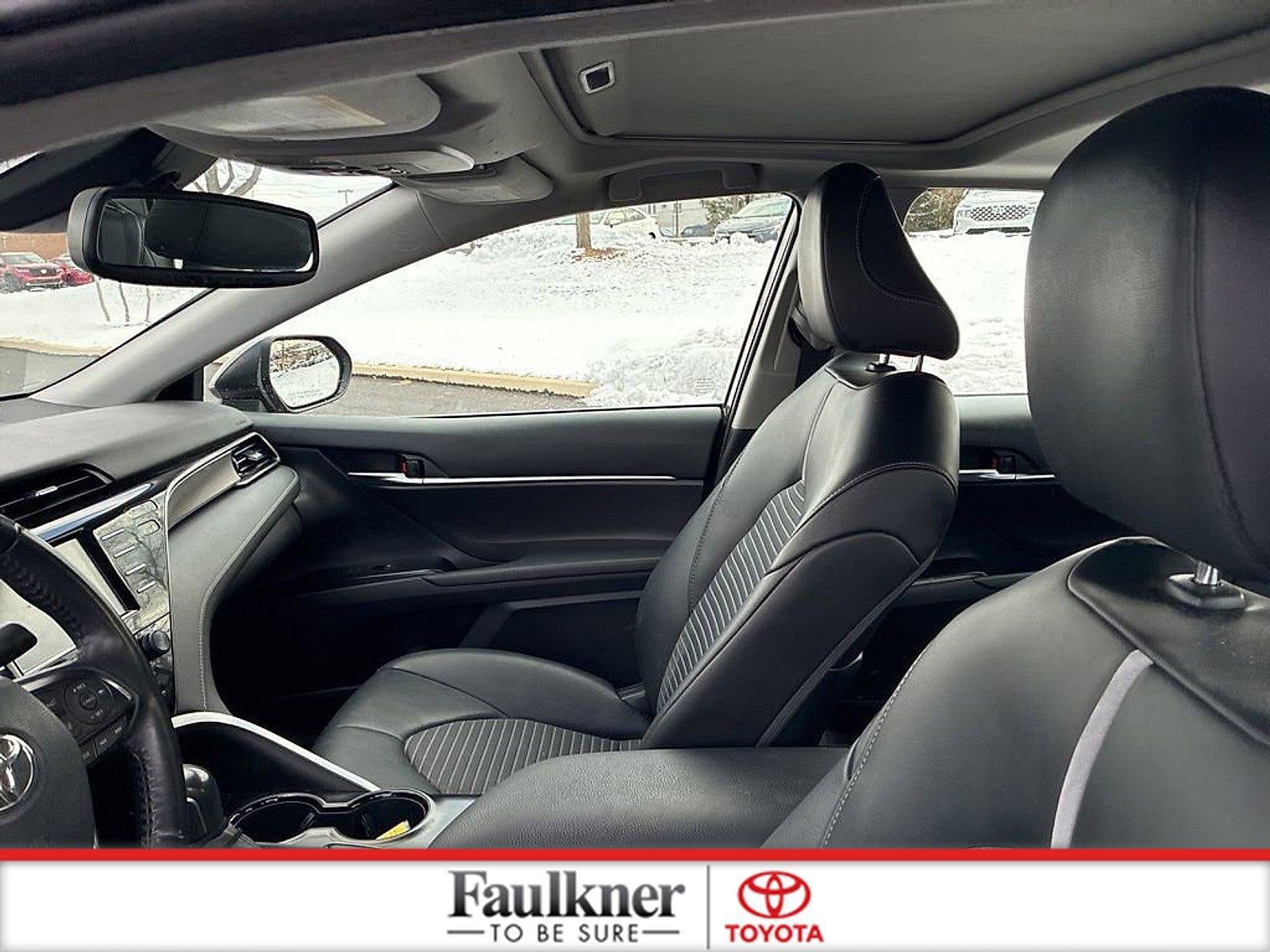 2020 Toyota Camry SE Auto (SE)