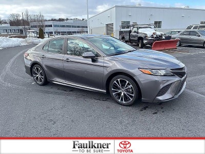 2020 Toyota Camry SE Auto (SE)