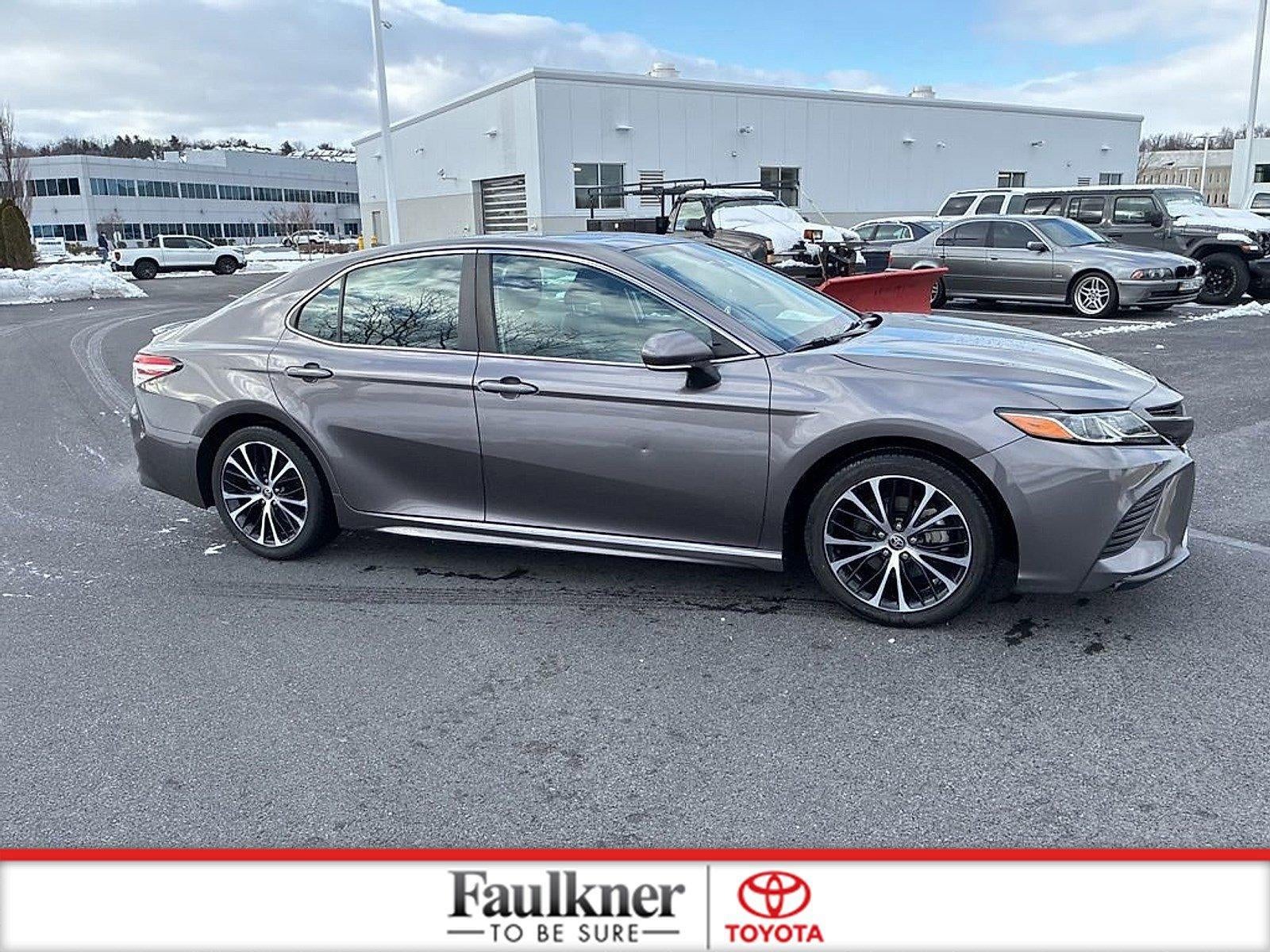 2020 Toyota Camry SE Auto (SE)