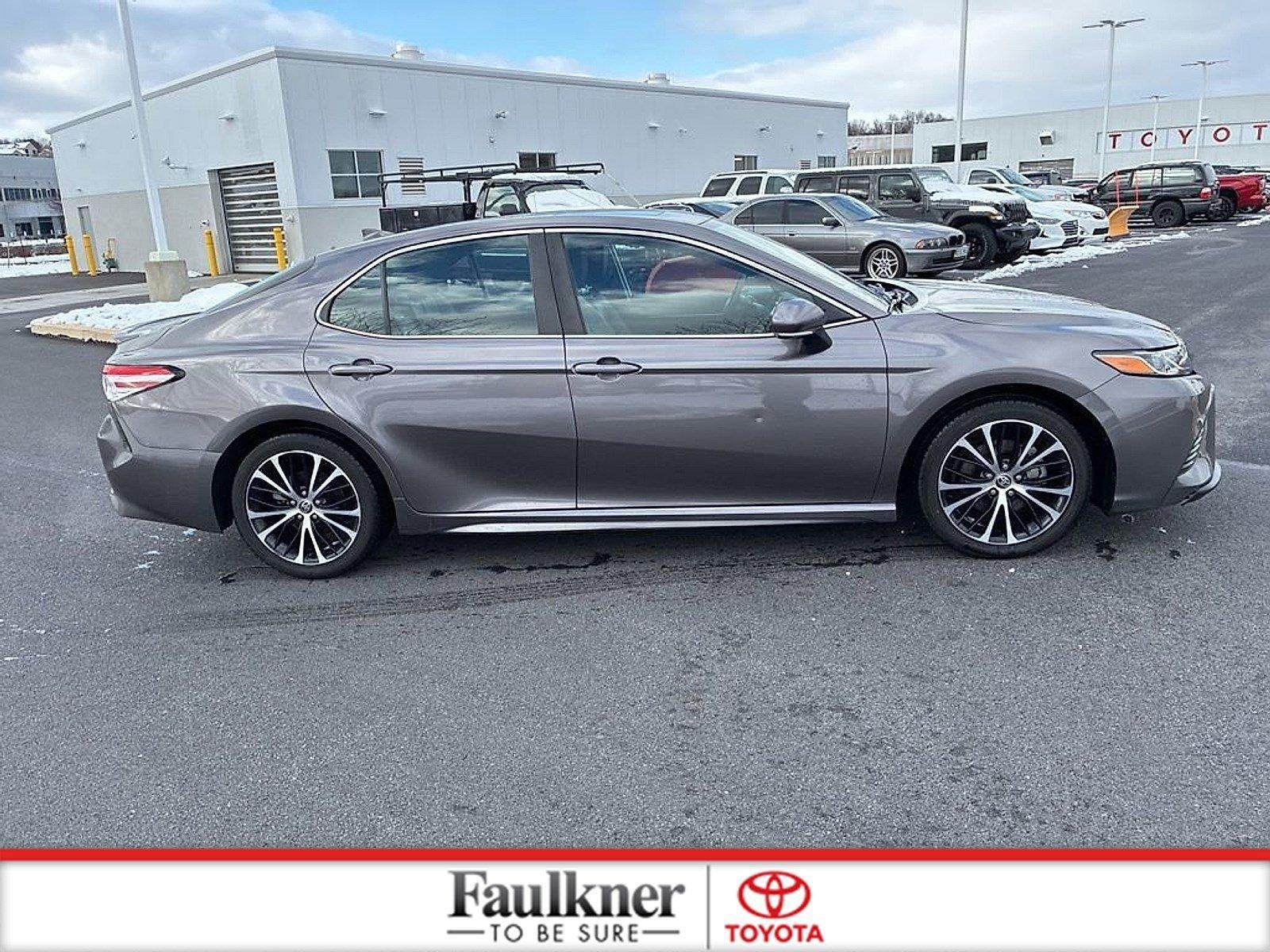 2020 Toyota Camry SE Auto (SE)