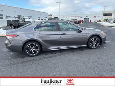 2020 Toyota Camry SE Auto (SE)