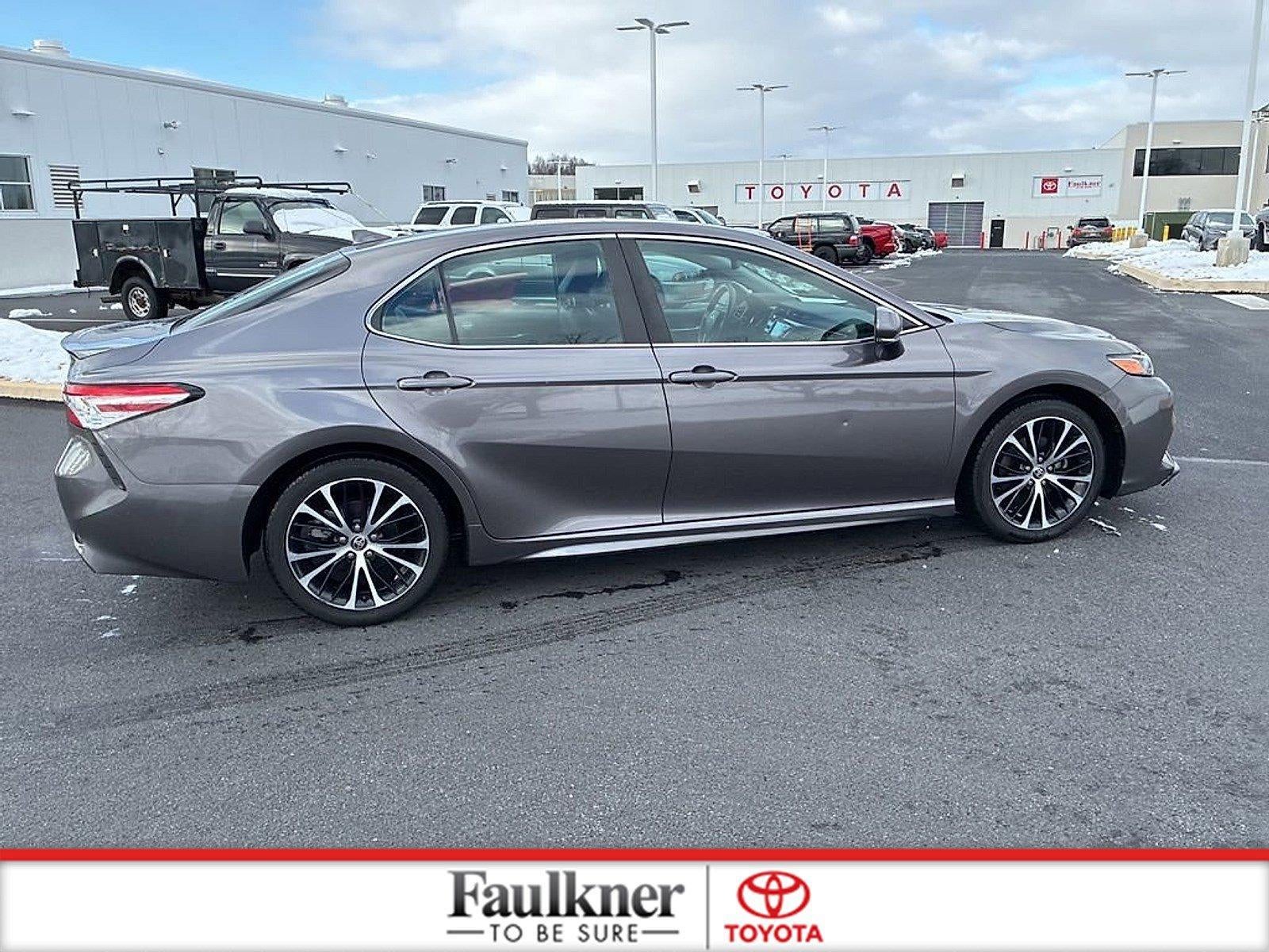 2020 Toyota Camry SE Auto (SE)