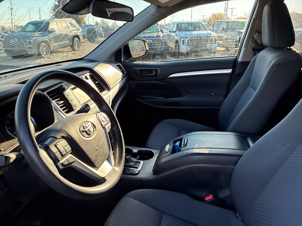 2019 Toyota Highlander LE