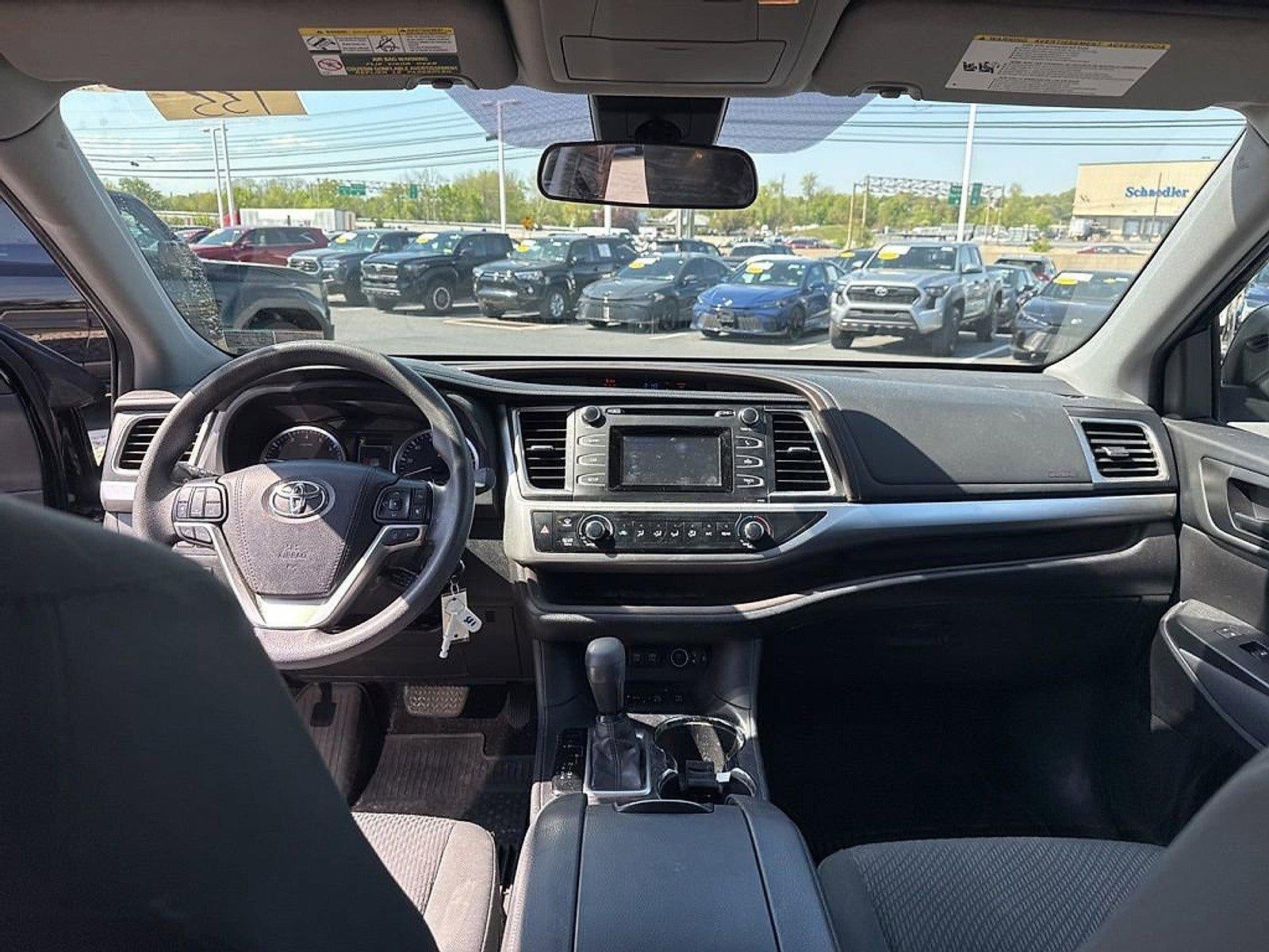 2019 Toyota Highlander LE V6 AWD (SE)
