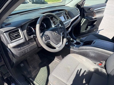 2019 Toyota Highlander LE V6 AWD (SE)