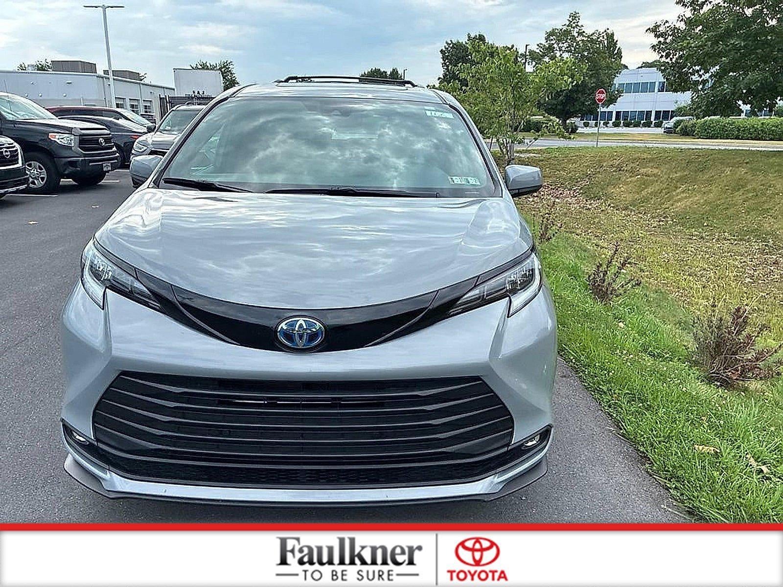 2025 Toyota Sienna Woodland Edition AWD 7-Passenger (Natl)
