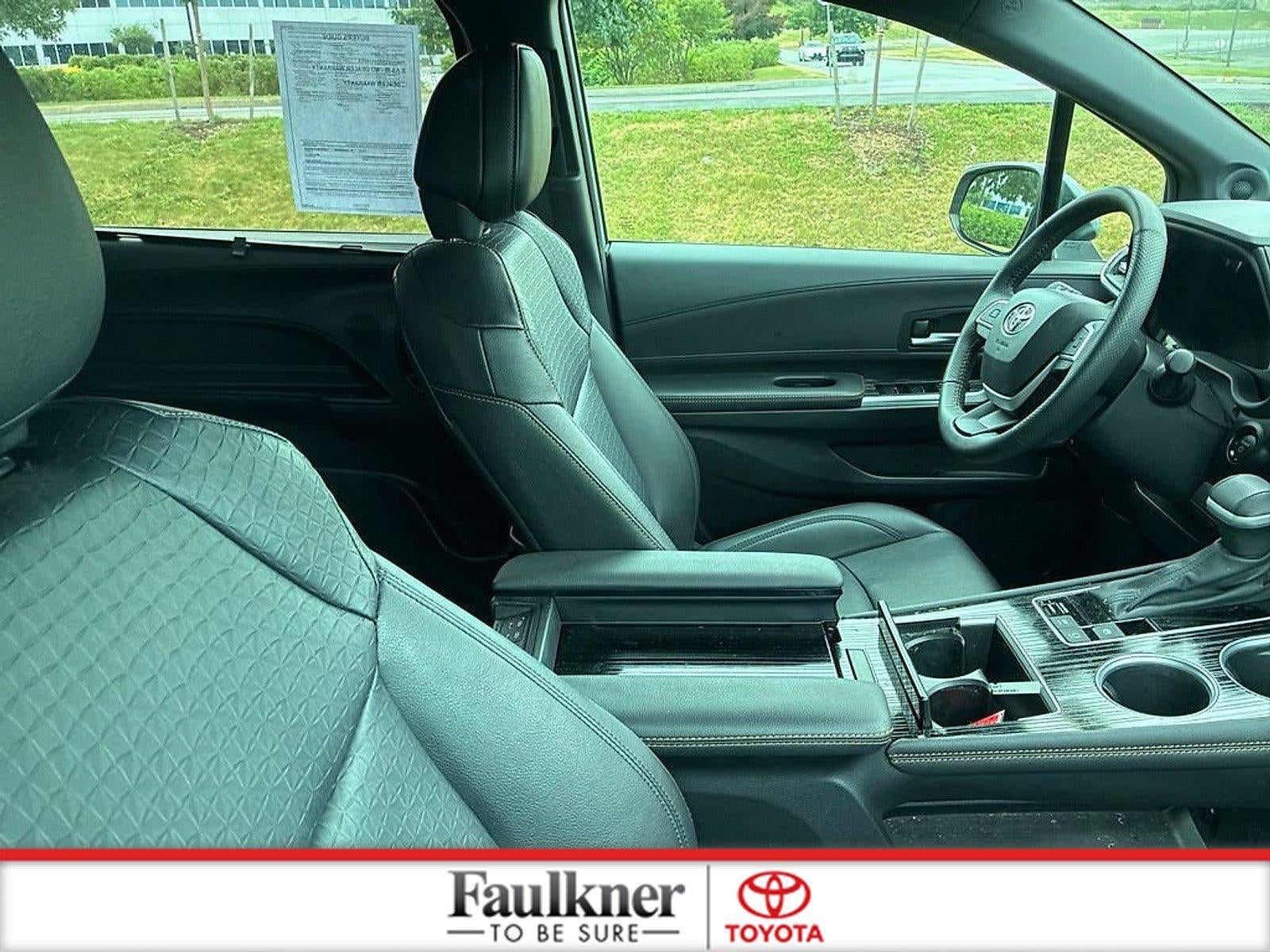 2025 Toyota Sienna Woodland Edition AWD 7-Passenger (Natl)