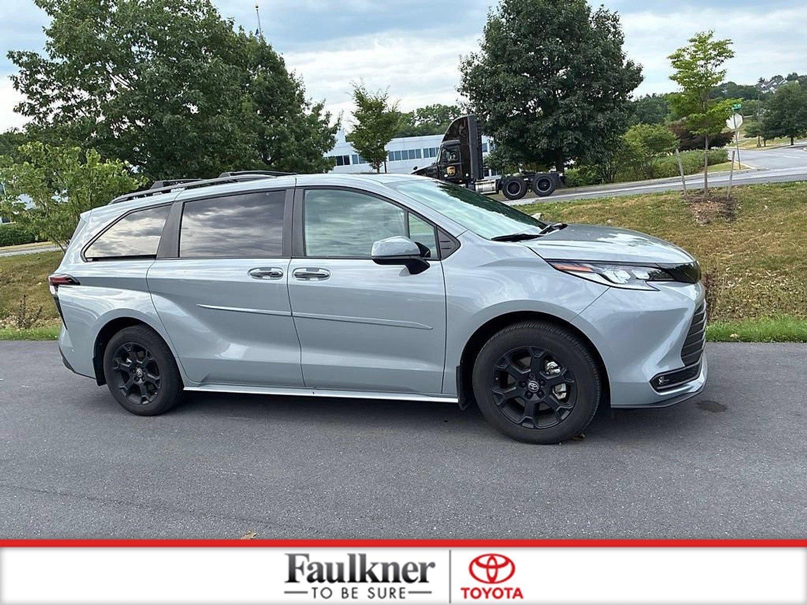 2025 Toyota Sienna Woodland Edition AWD 7-Passenger (Natl)
