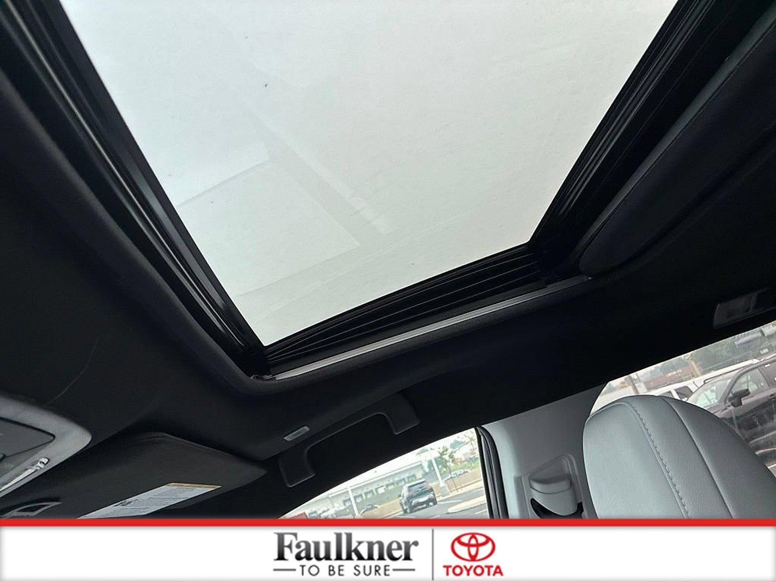 2025 Toyota Sienna XSE AWD 7-Passenger (Natl)