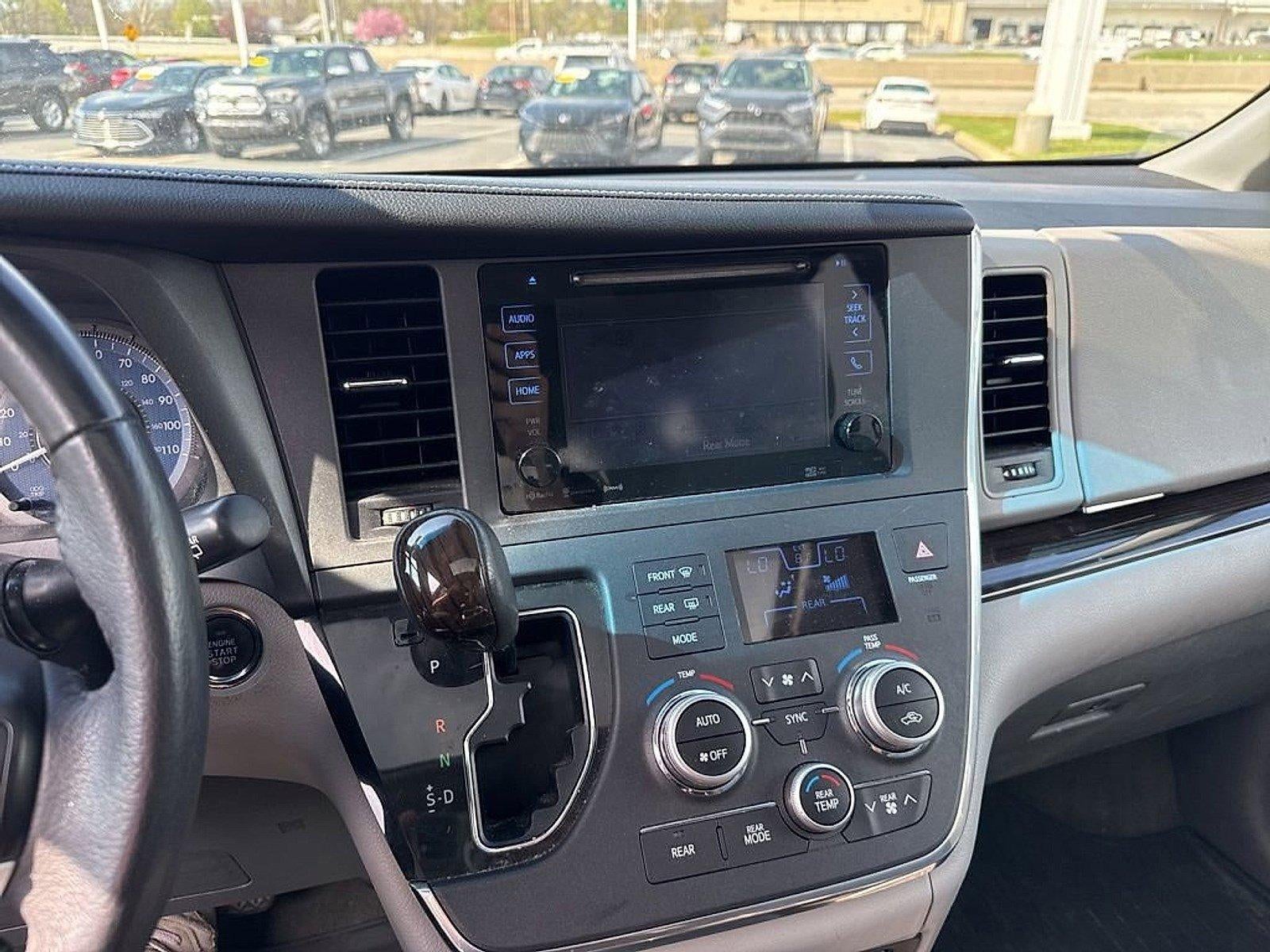 2017 Toyota Sienna Limited Premium AWD 7-Passenger (Natl)