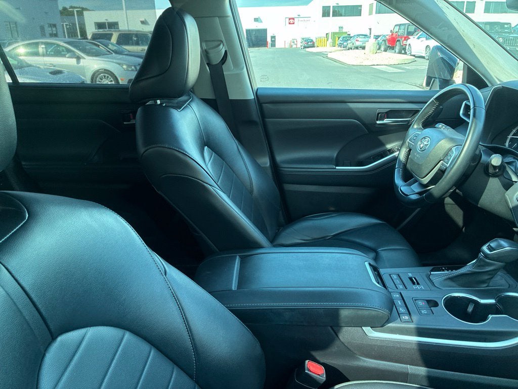 2022 Toyota Highlander XLE CERTIFIED