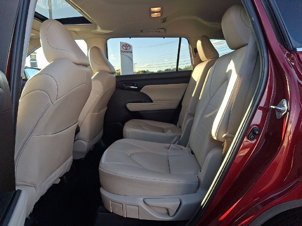 2022 Toyota Highlander XLE CERTIFIED