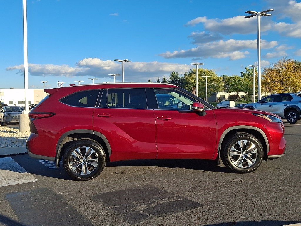 2022 Toyota Highlander XLE CERTIFIED