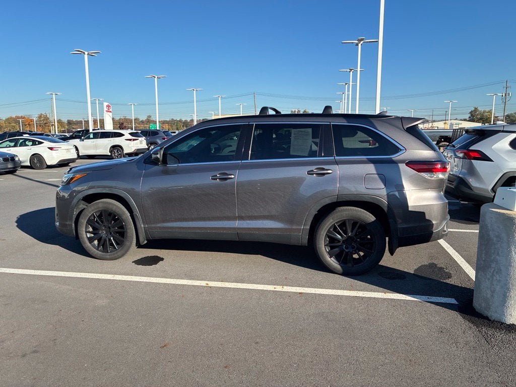 2019 Toyota Highlander SE