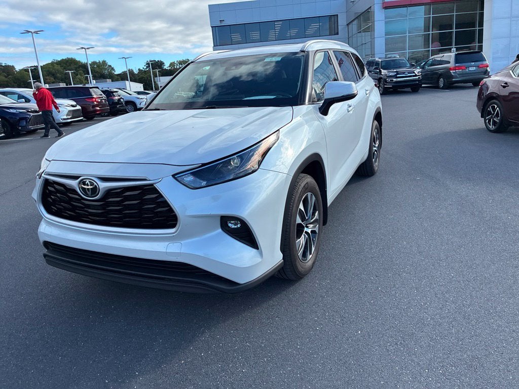 2026 Toyota Highlander XLE CERTIFIED