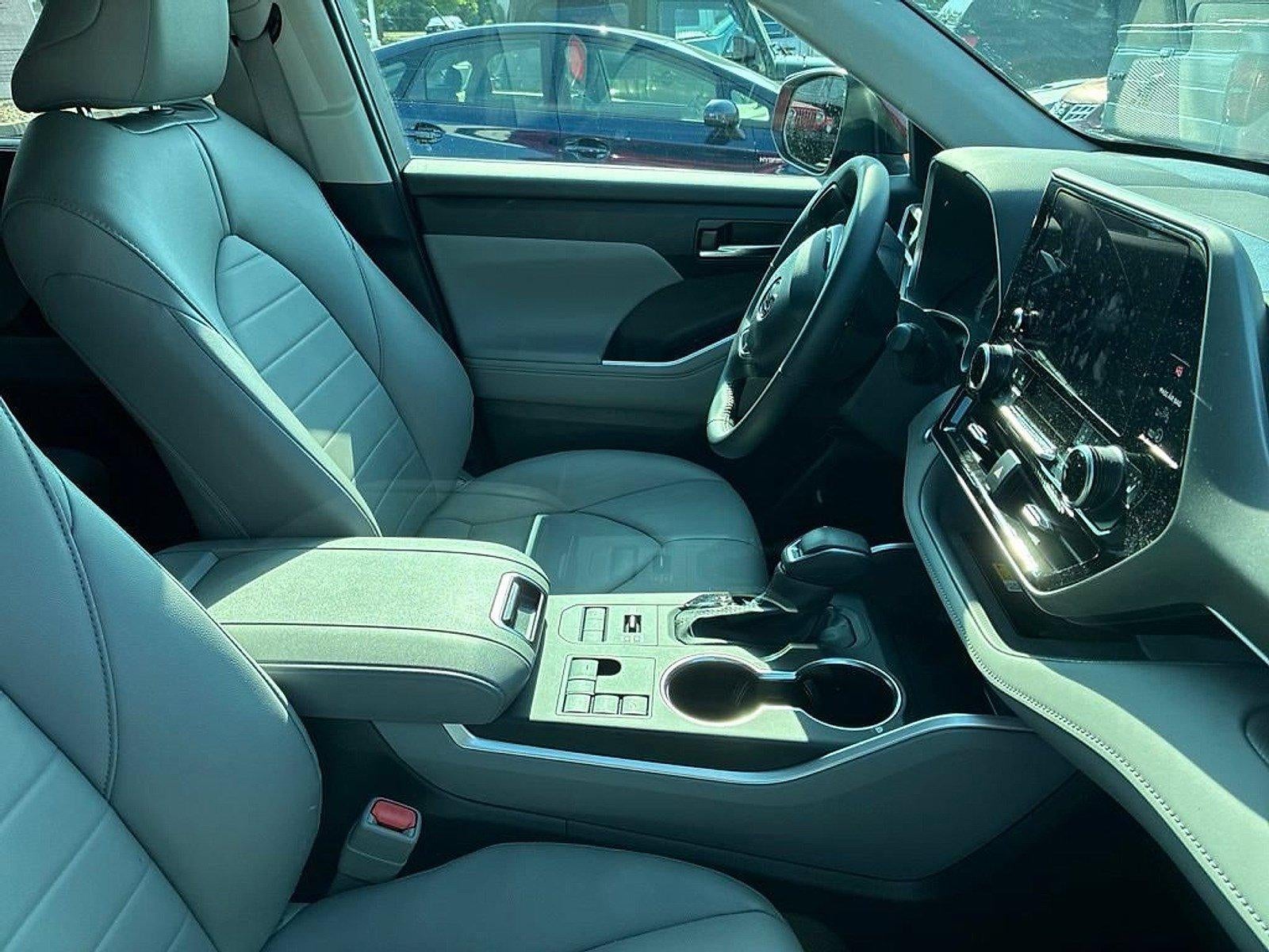 2024 Toyota Highlander XLE AWD (Natl)