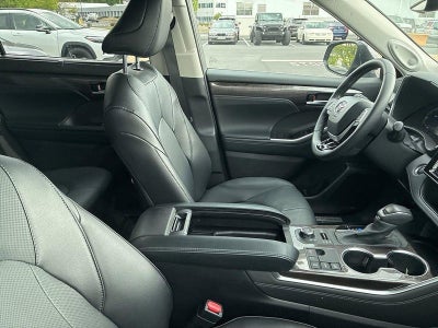 2025 Toyota Highlander LE AWD (Natl)