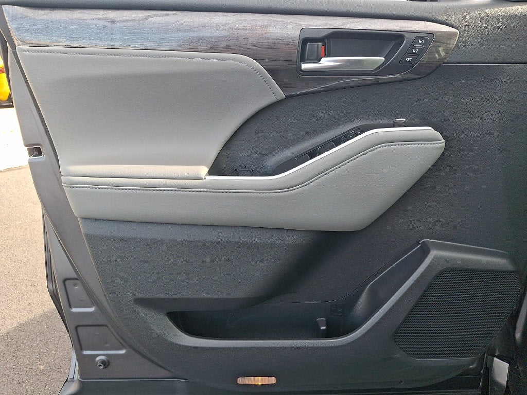2022 Toyota Highlander Hybrid Limited CERTIFIED