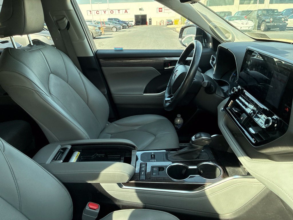 2022 Toyota Highlander Hybrid Limited CERTIFIED