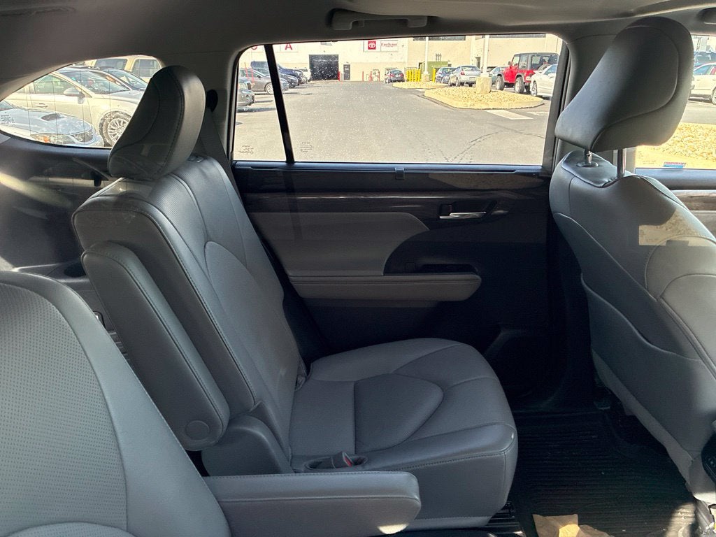 2022 Toyota Highlander Hybrid Limited CERTIFIED