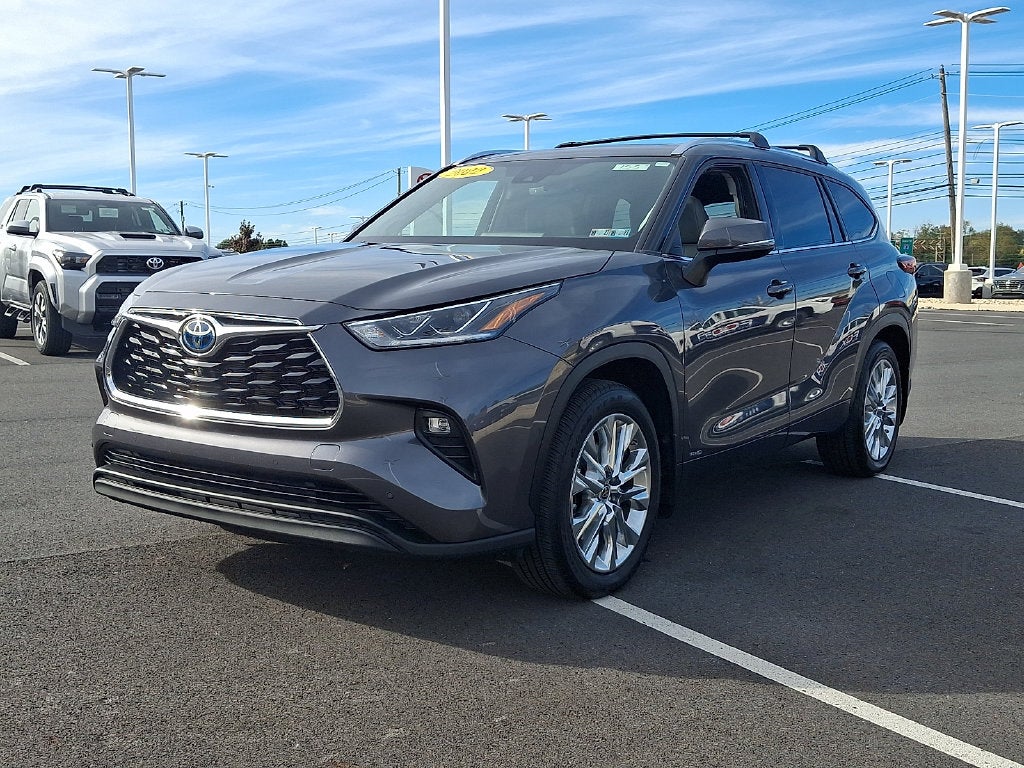 2022 Toyota Highlander Hybrid Limited CERTIFIED