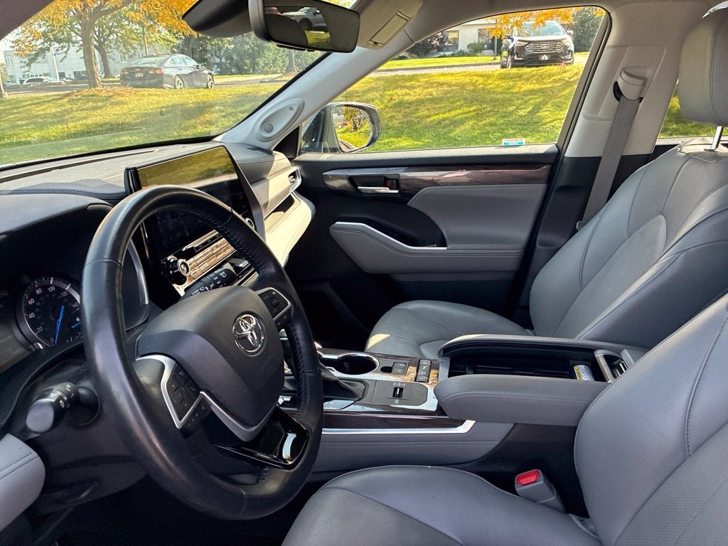 2022 Toyota Highlander Hybrid Limited CERTIFIED