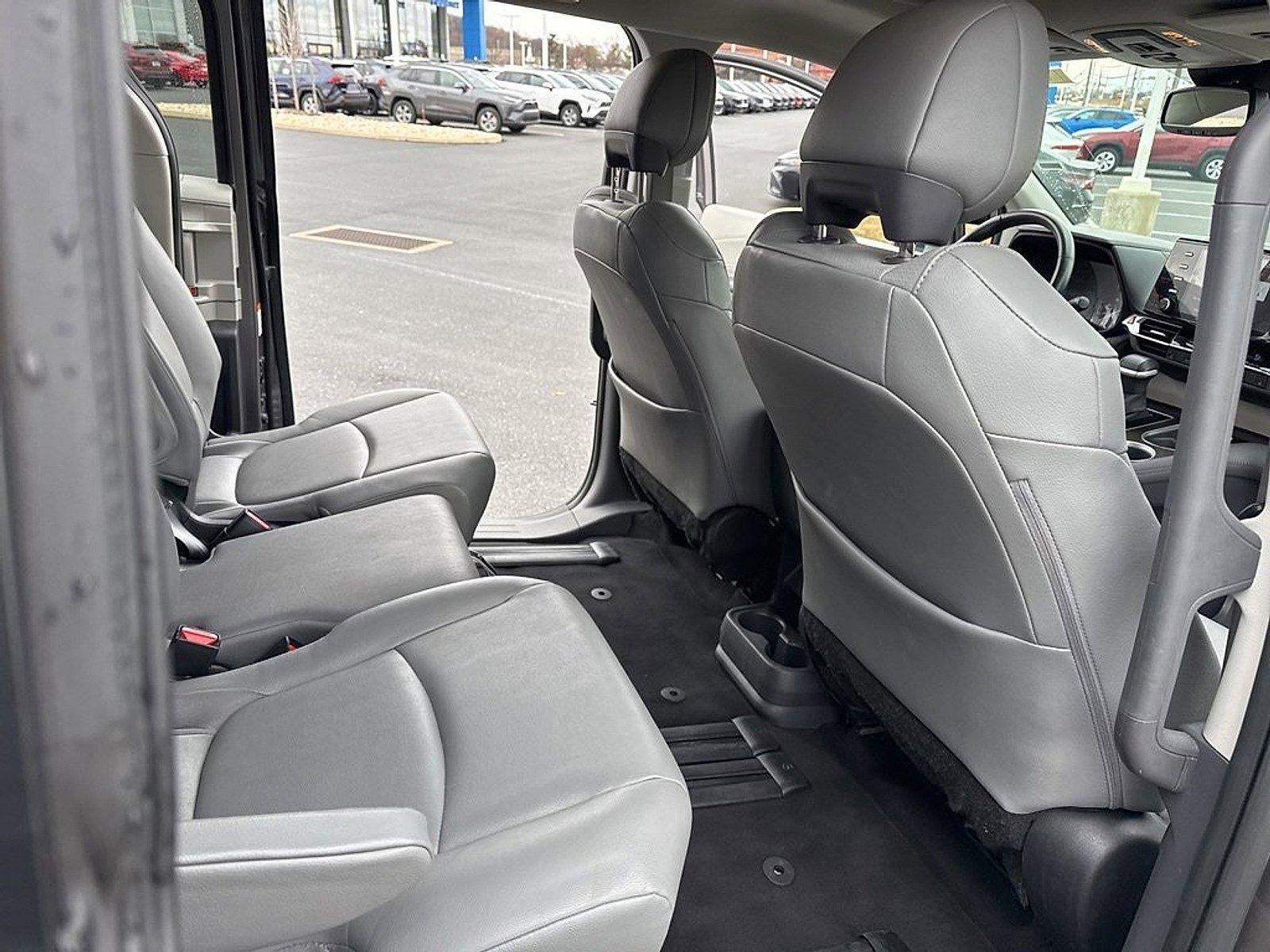 2023 Toyota Sienna XLE FWD 8-Passenger (Natl)