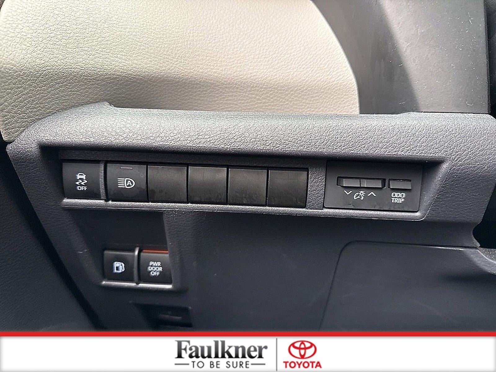 2023 Toyota Sienna XLE FWD 8-Passenger (Natl)