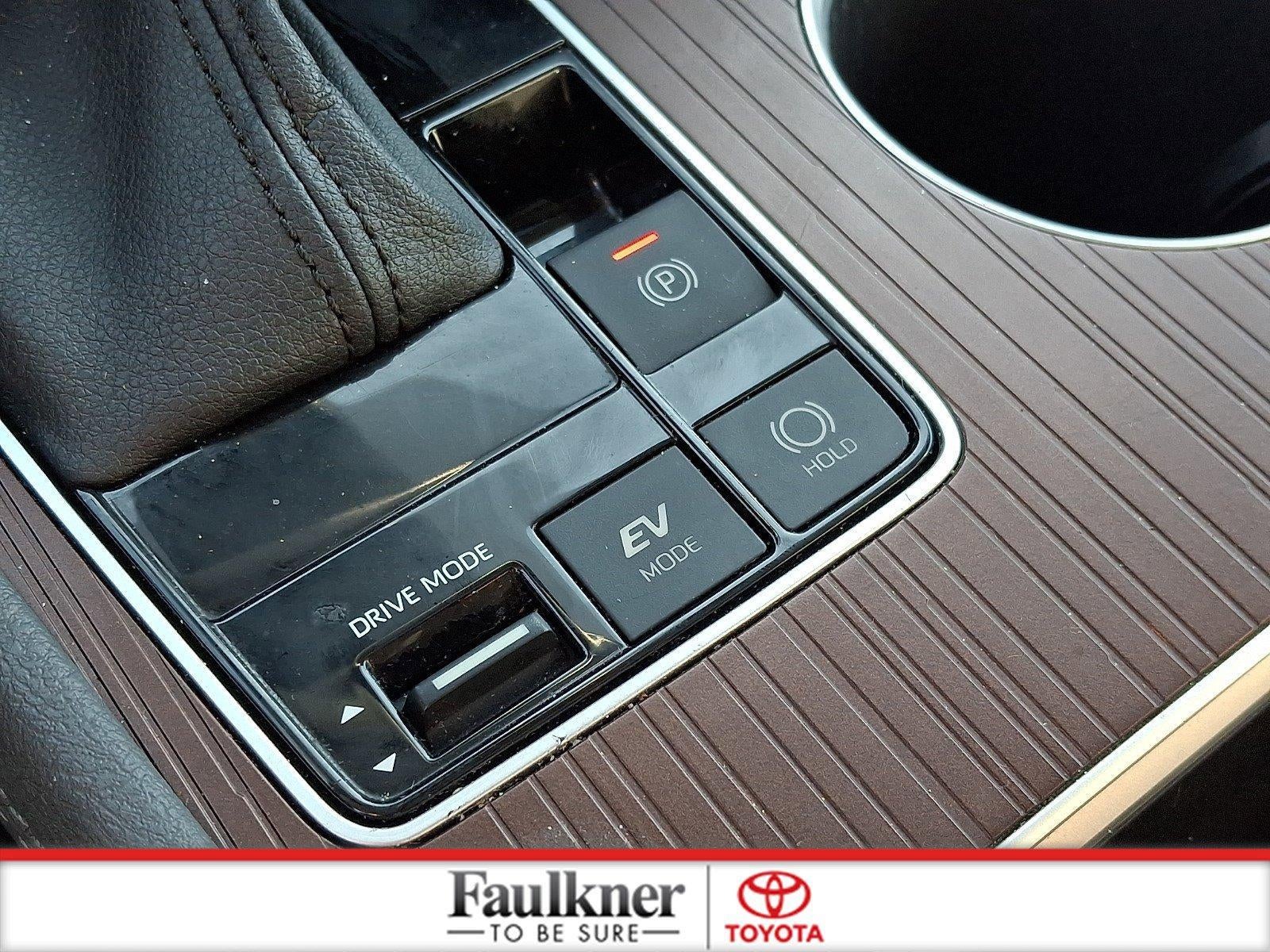 2023 Toyota Sienna XLE FWD 8-Passenger (Natl)