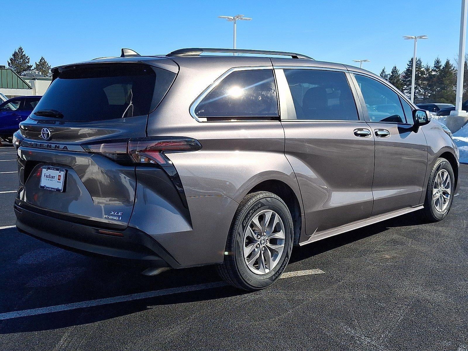 2023 Toyota Sienna XLE FWD 8-Passenger (Natl)