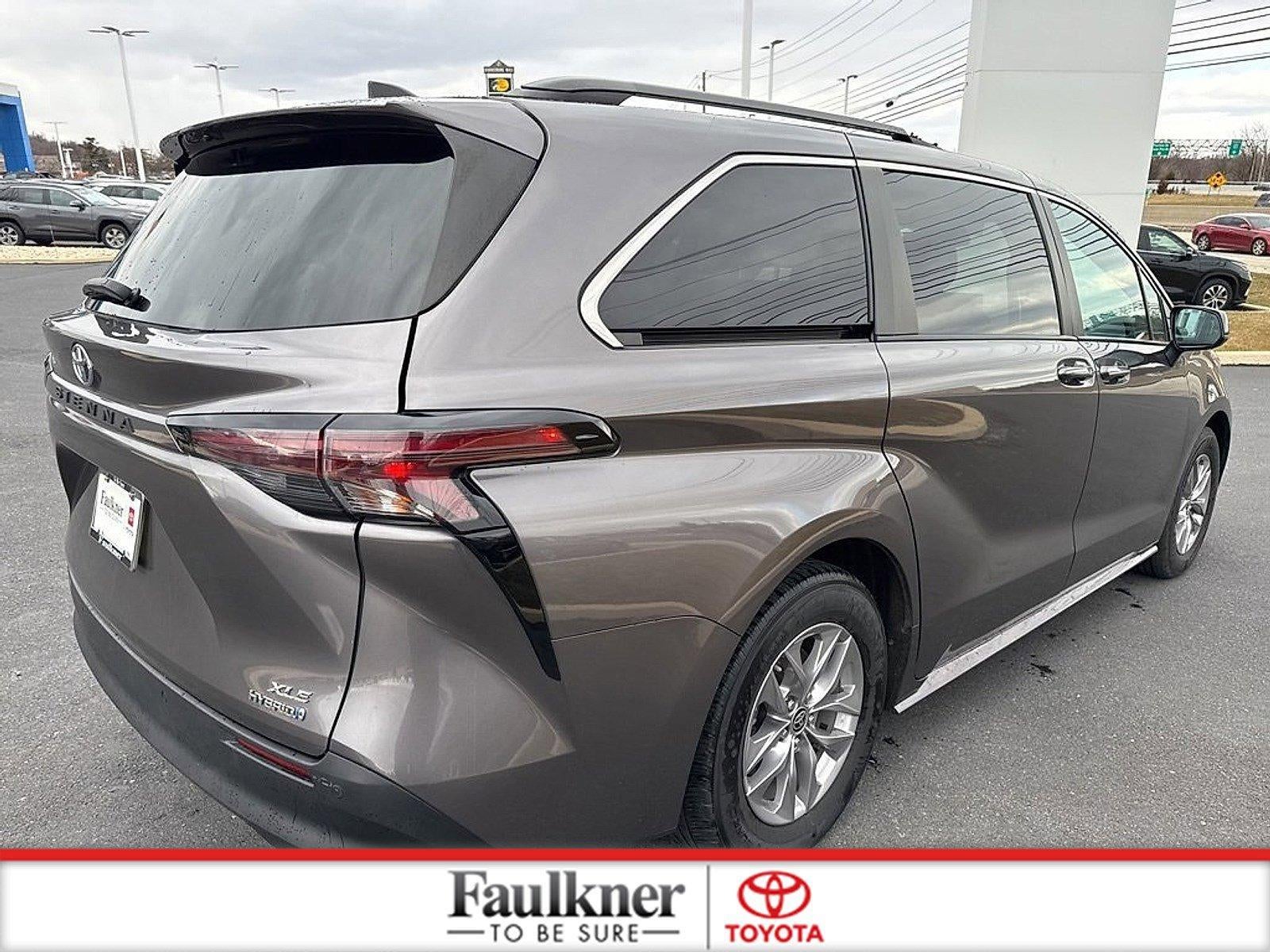 2023 Toyota Sienna XLE FWD 8-Passenger (Natl)