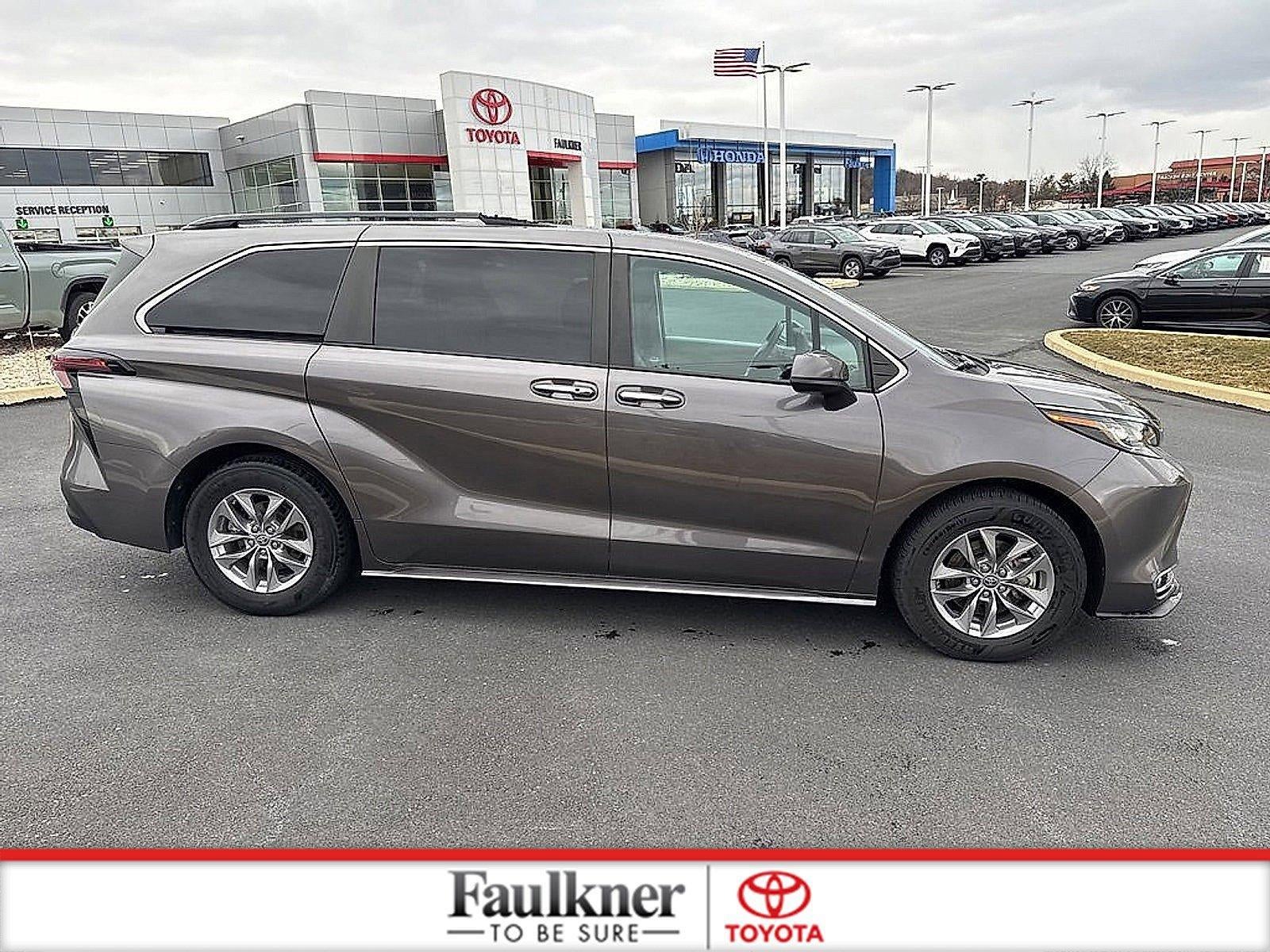 2023 Toyota Sienna XLE FWD 8-Passenger (Natl)