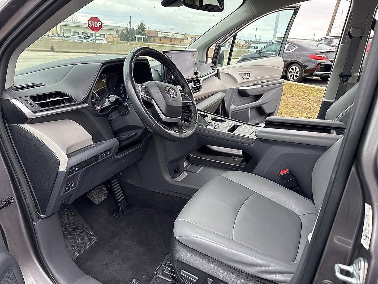 2023 Toyota Sienna XLE FWD 8-Passenger (Natl)