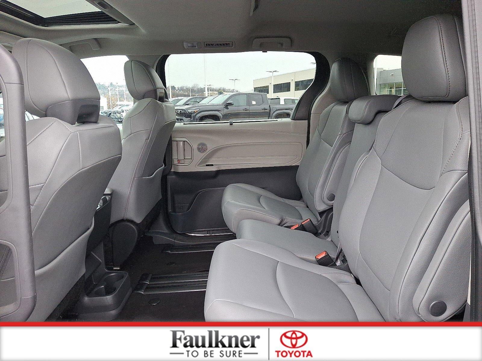 2024 Toyota Sienna XLE FWD 8-Passenger (Natl)