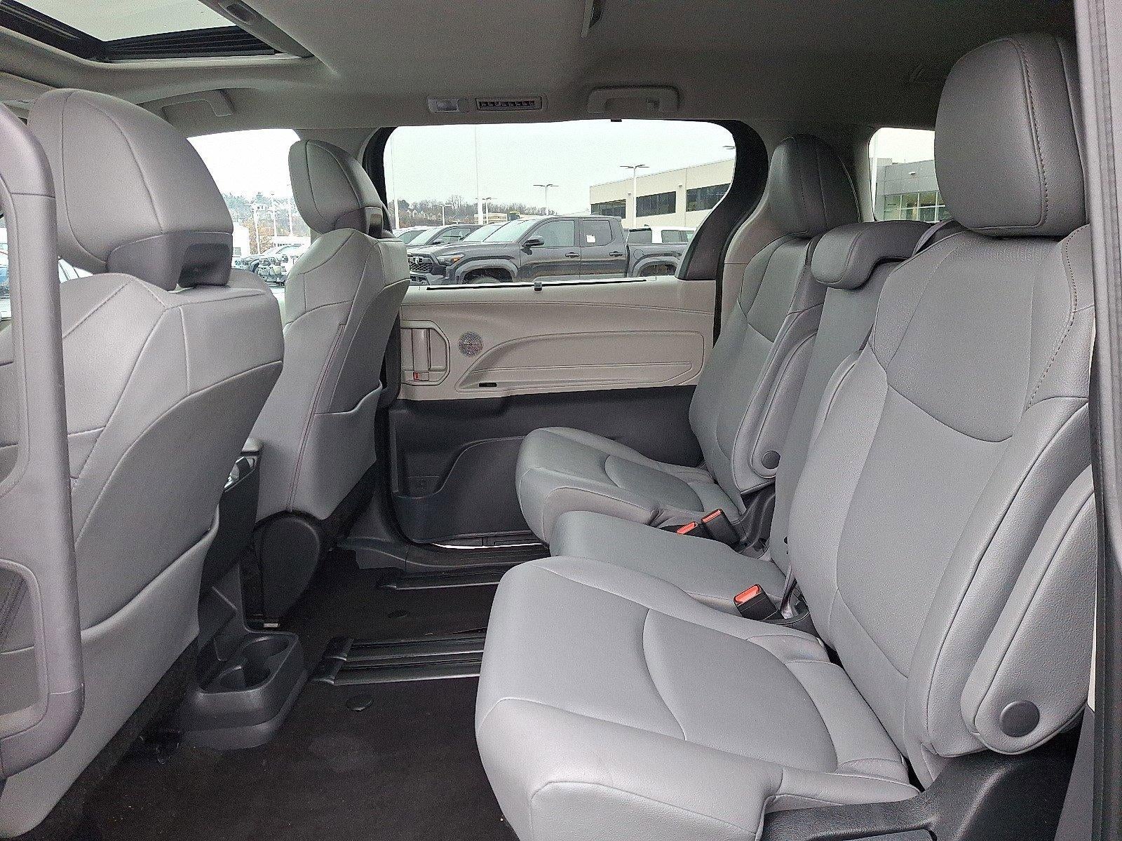 2024 Toyota Sienna XLE FWD 8-Passenger (Natl)