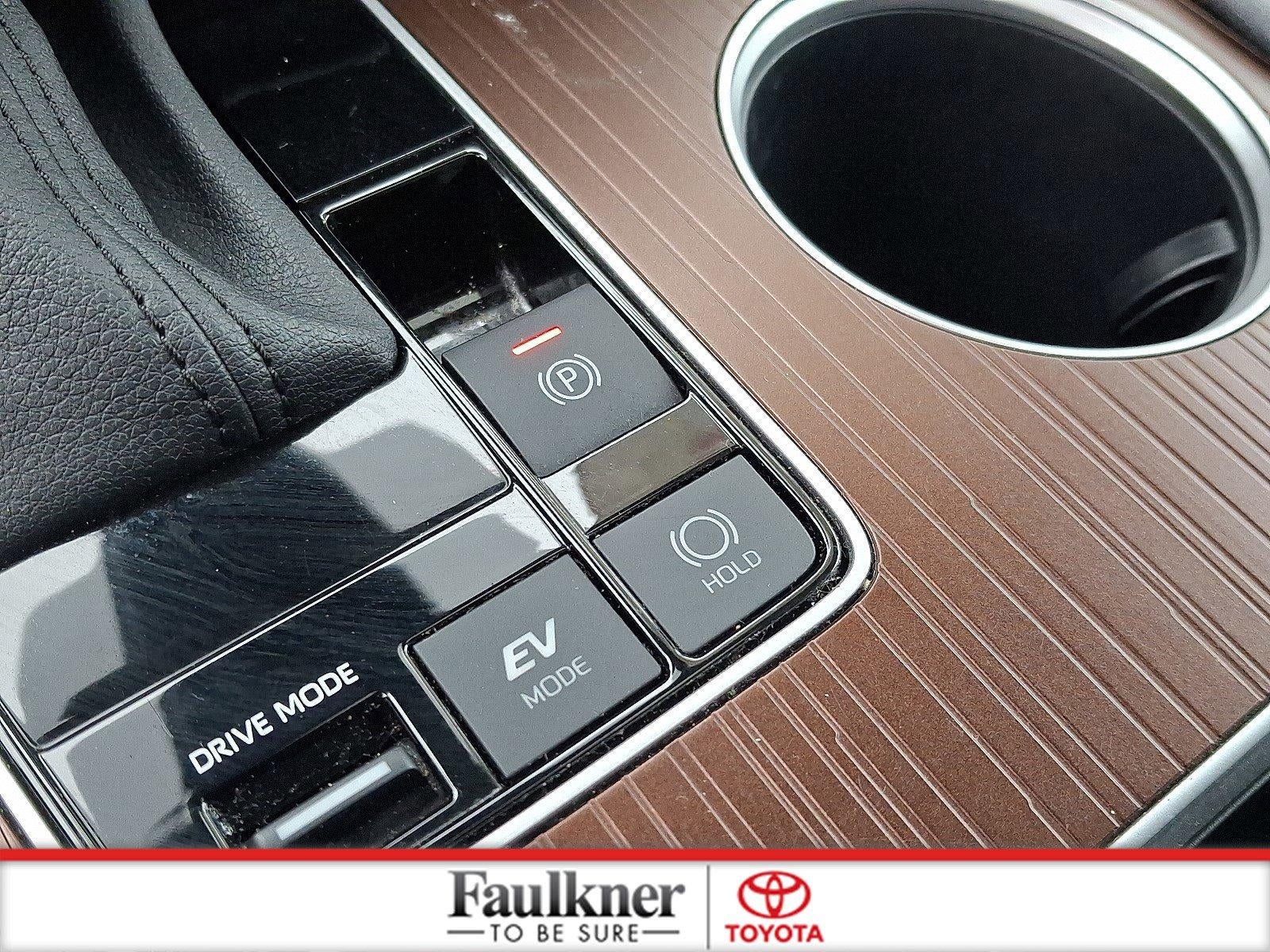 2024 Toyota Sienna XLE FWD 8-Passenger (Natl)