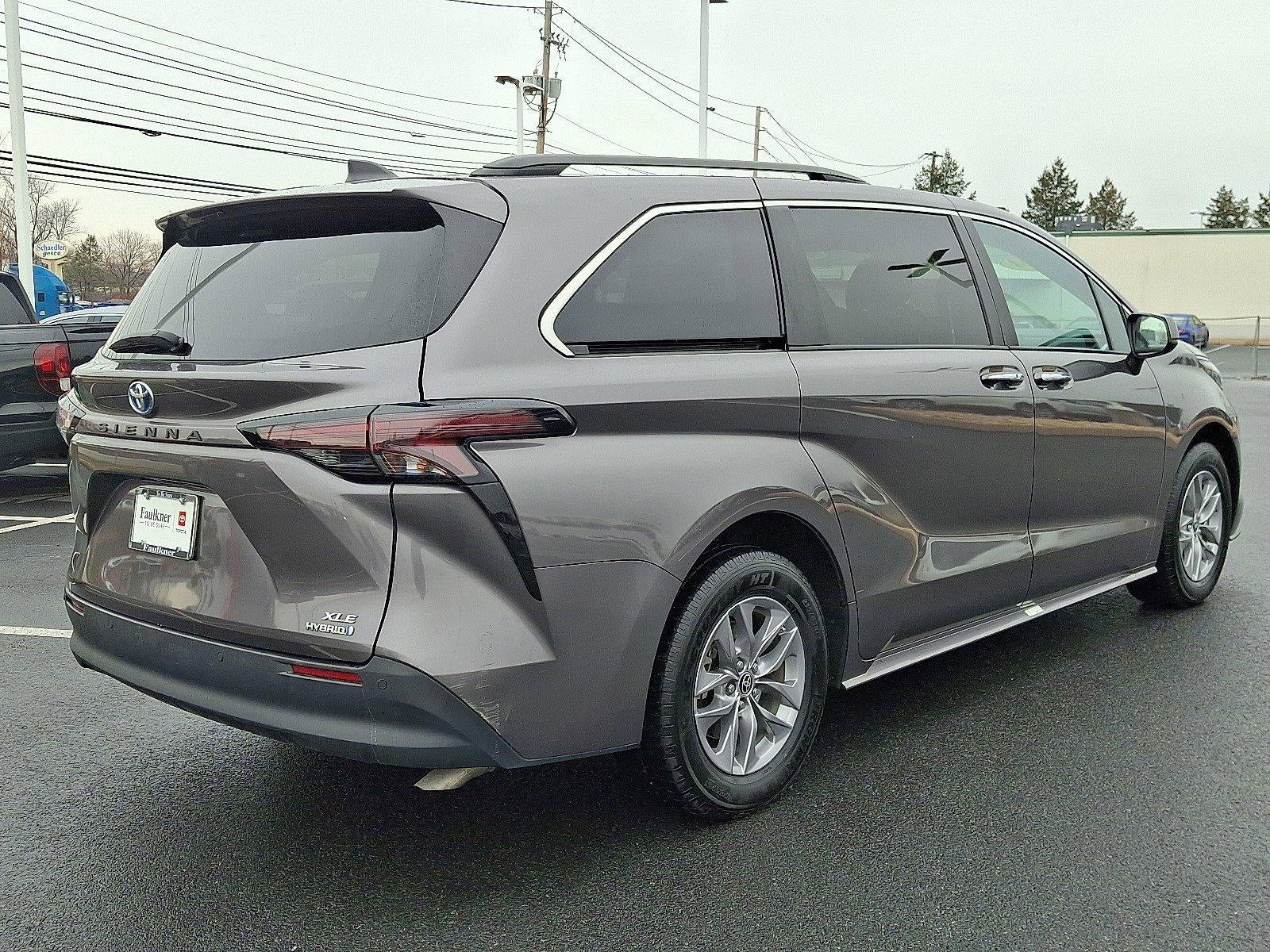 2024 Toyota Sienna XLE FWD 8-Passenger (Natl)