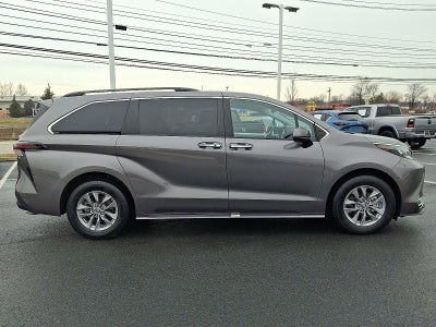 2024 Toyota Sienna XLE FWD 8-Passenger (Natl)