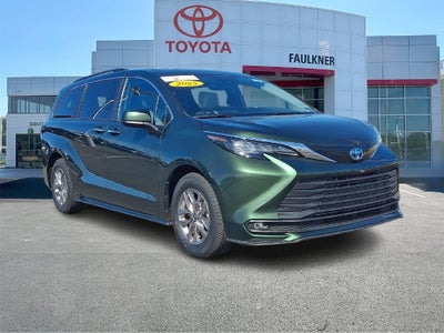 2025 Toyota Sienna XLE 8 Passenger