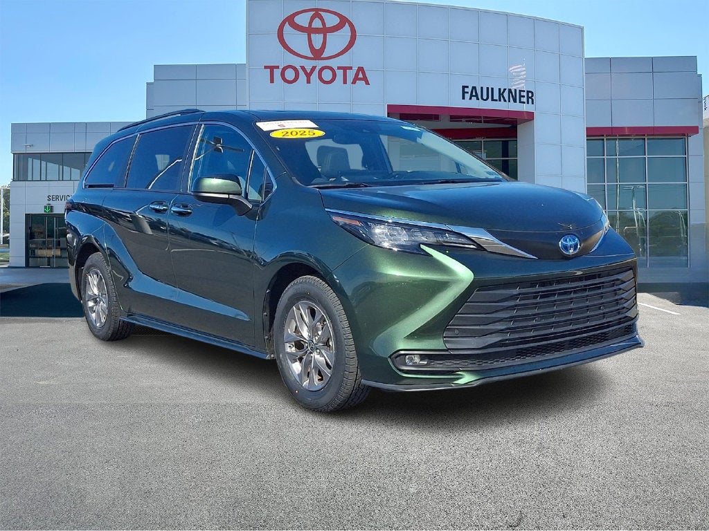2025 Toyota Sienna XLE 8 Passenger