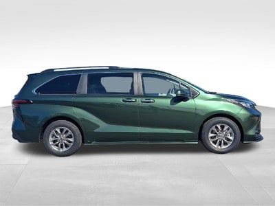 2025 Toyota Sienna XLE 8 Passenger