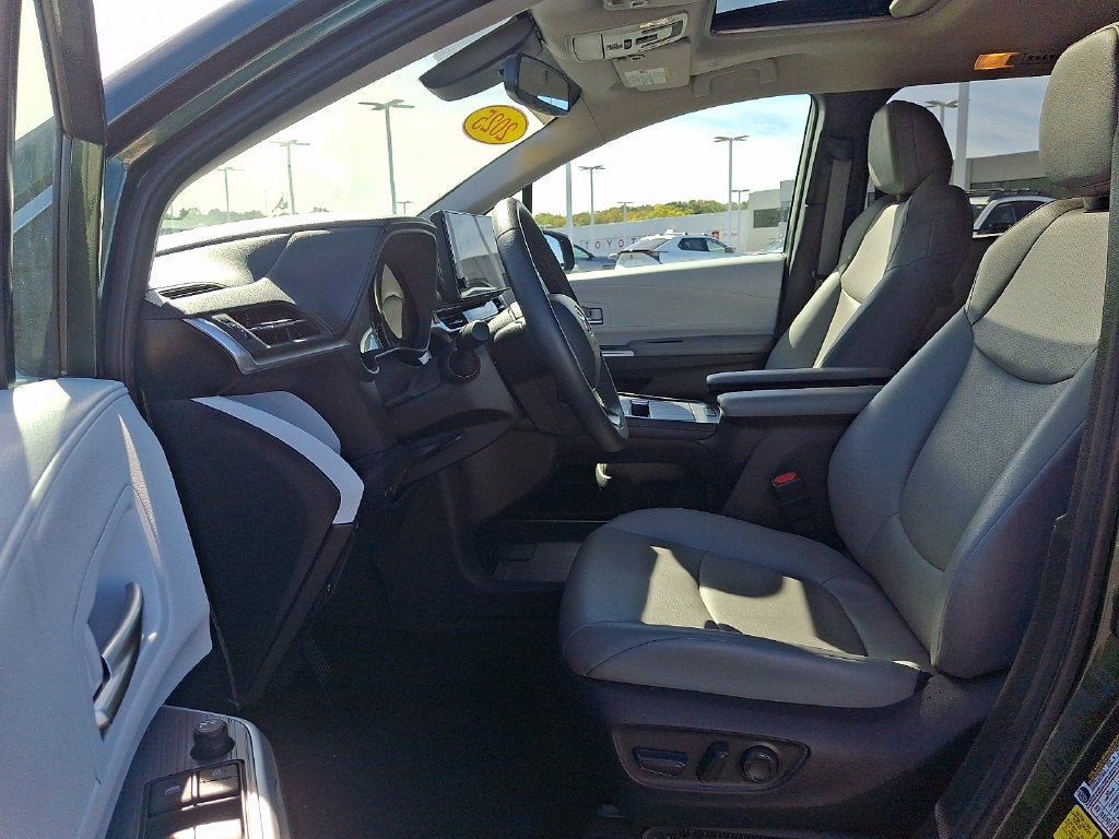 2025 Toyota Sienna XLE 8 Passenger