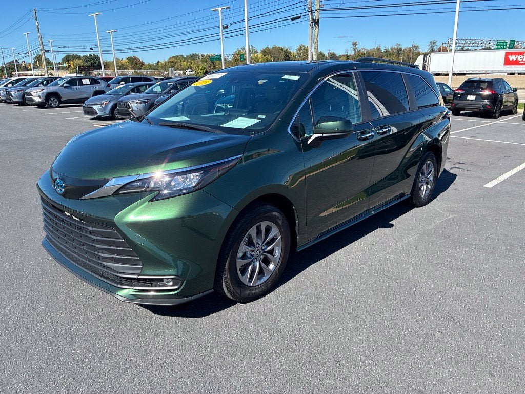 2025 Toyota Sienna XLE 8 Passenger