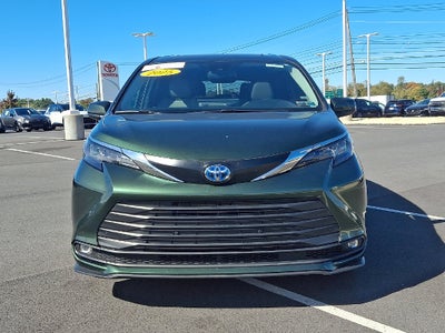 2025 Toyota Sienna XLE 8 Passenger